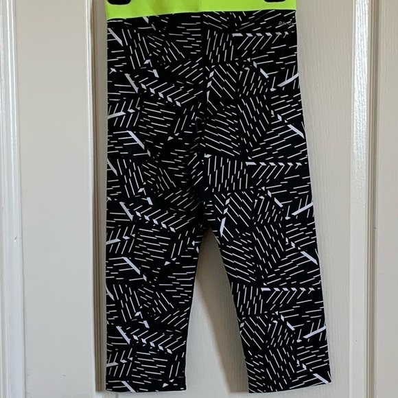 Nike Pro Tight Fit Training Capri Leggings - Picture 7 of 10